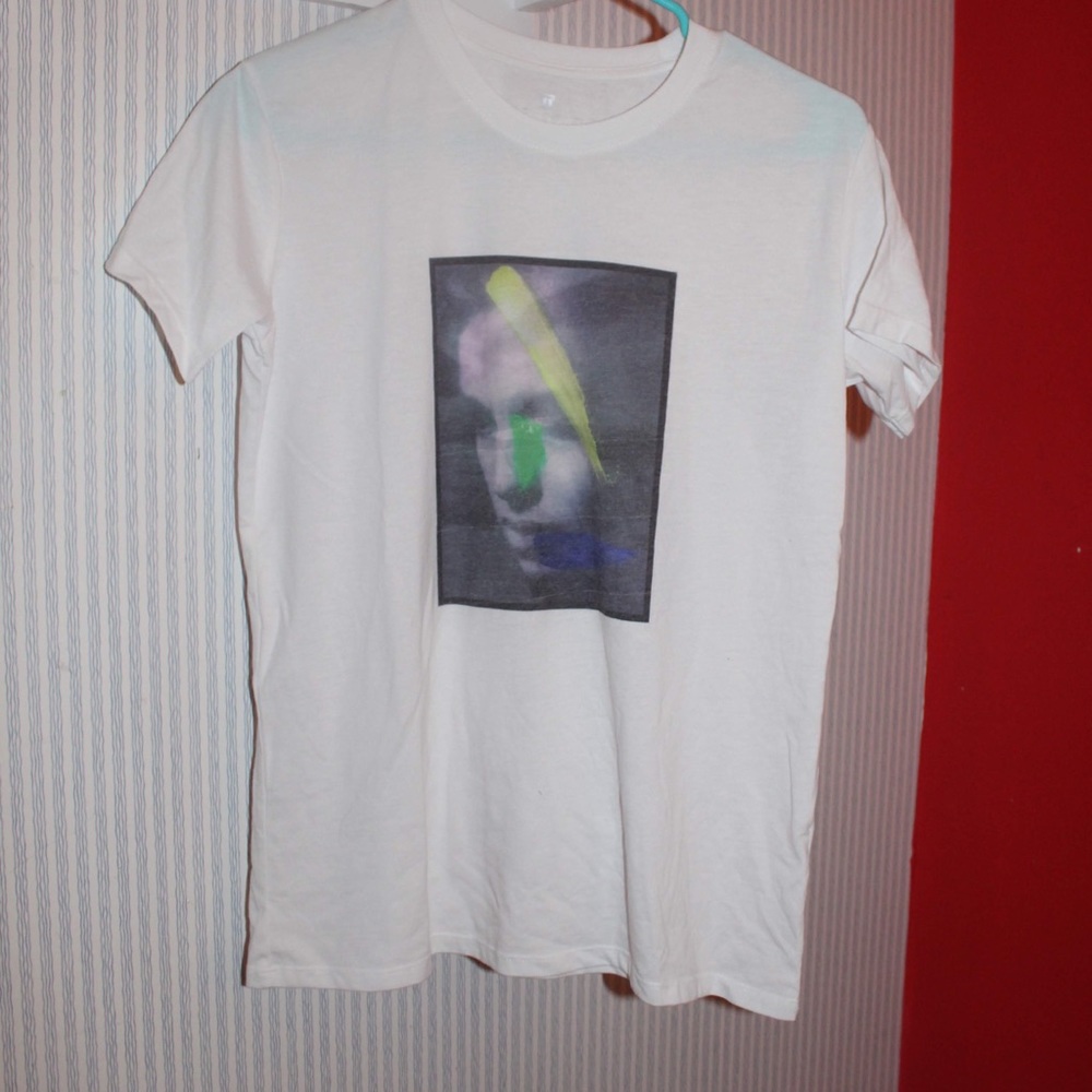 White short sleeve shirt